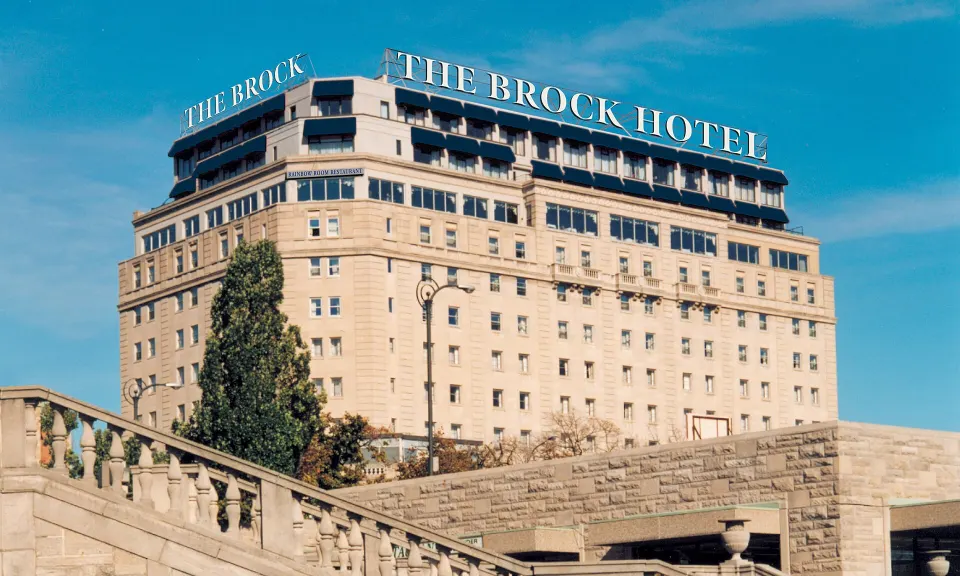 Falls Avenue Resort, Niagara Falls, Ontario